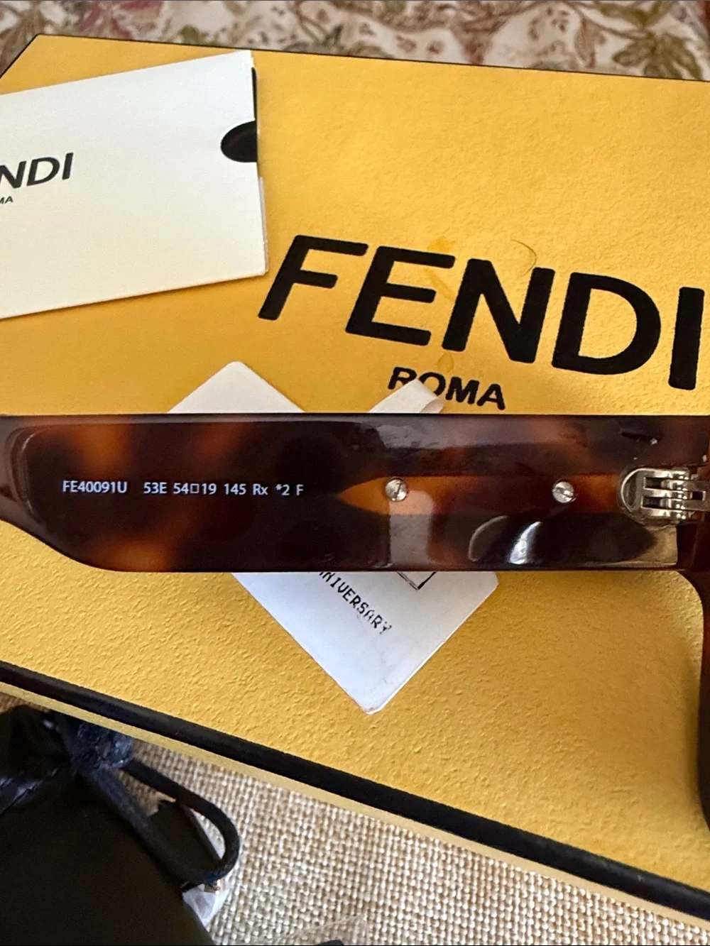 Fendi FE40091U NWT sunglasses W/bold rectangular frame,light tortoise acetate